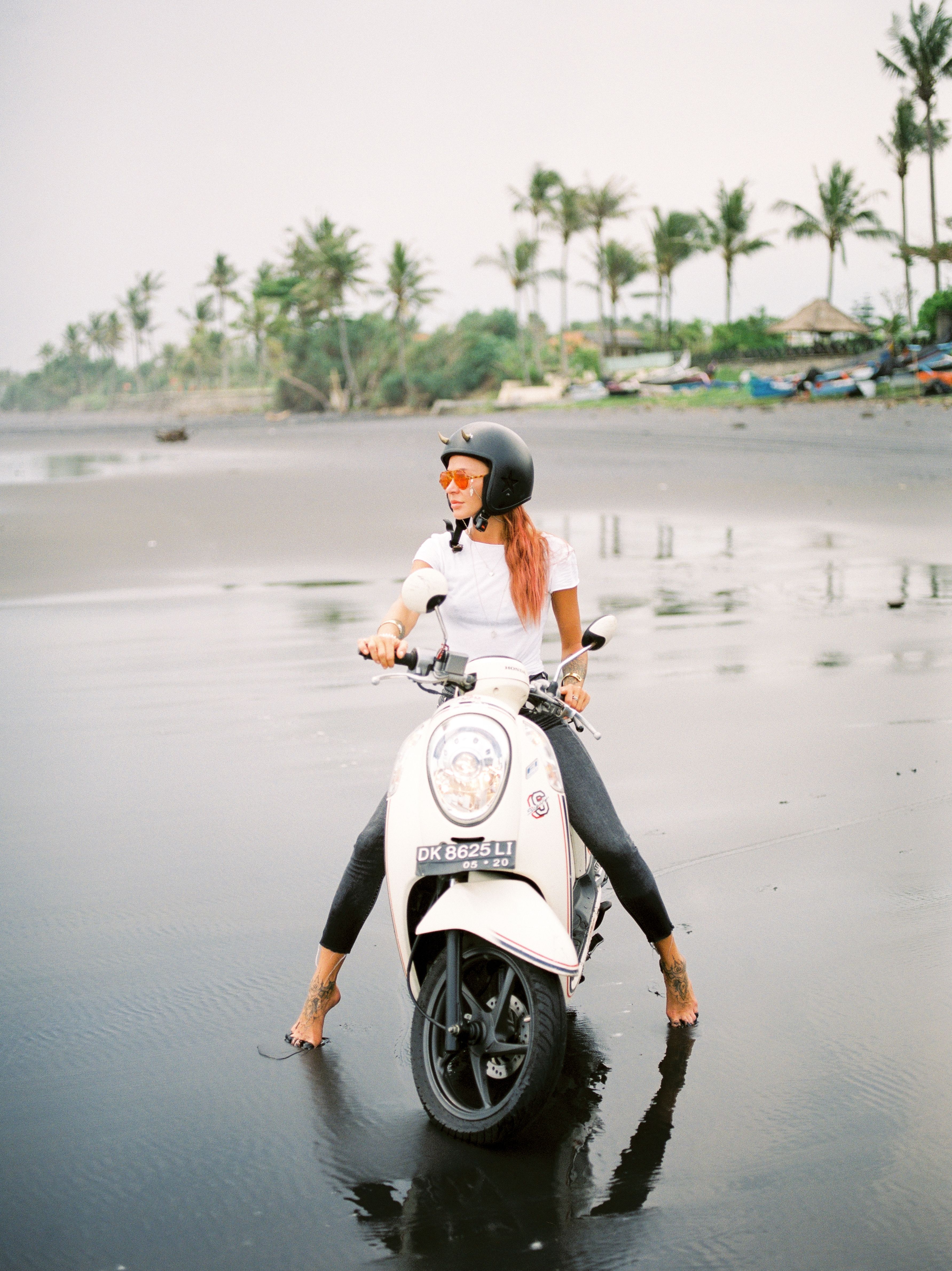 Private local Bali guide helping tourists experience the island authentically